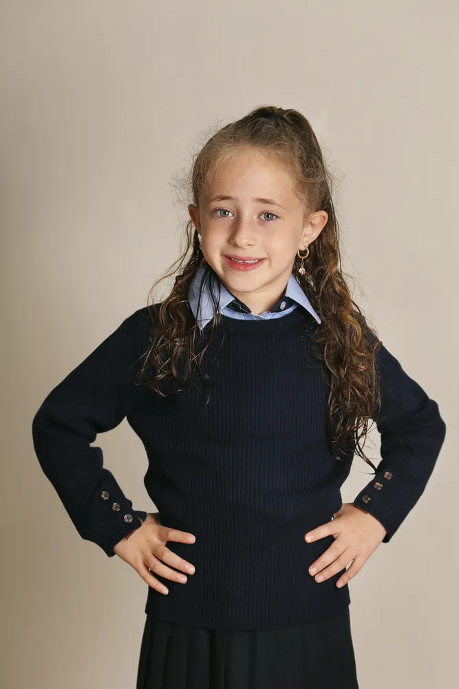 סריג ריב בצבע כחול עם כפתורים בשרוול