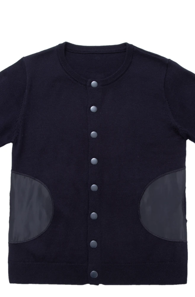 סריג כחול עם לחצנים וכיסים