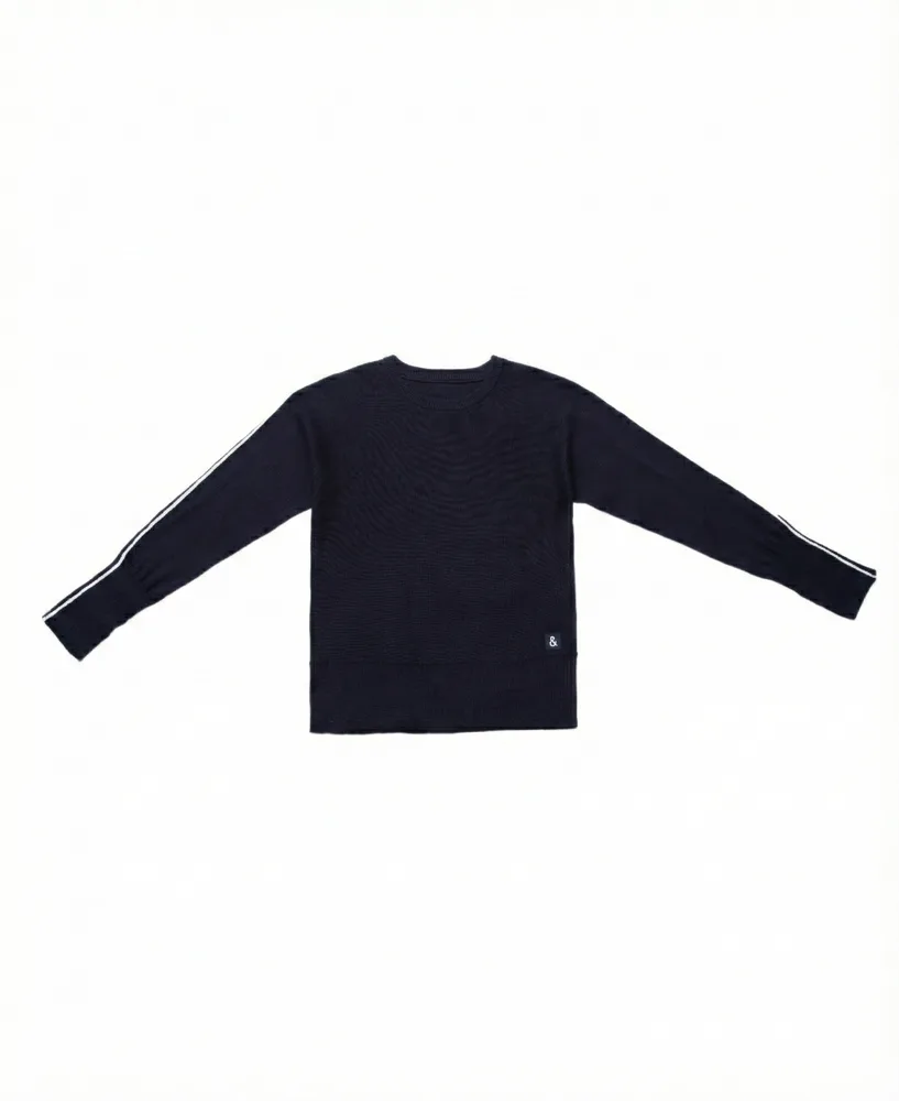 סריג כחול עם פס לבן בשרוול