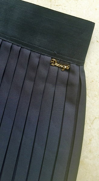 חצאית קפלים עם גומי גבוה, דגם 'מיקה'