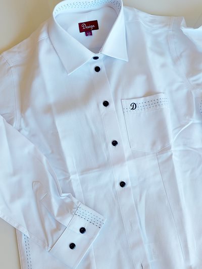 חולצה מכופתרת לילדה בצבע לבן