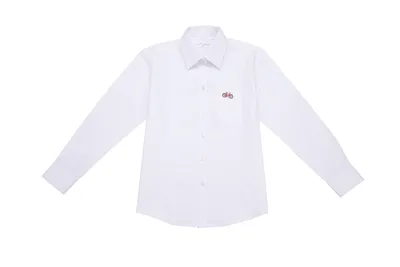 חולצה לבנה עם סיכה נשלפת