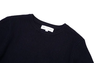 סריג ריב בצבע כחול עם כפתורים בשרוול