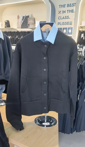 ג'קט פוטר עם כיסים בצבע שחור / כחול