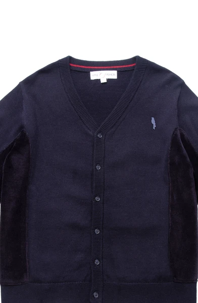 סריג כחול עם פס לבן בשרוול