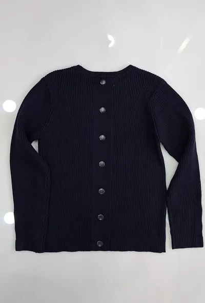 סריג כחול דגם ריב עם לחצנים בשרוול ומאחור