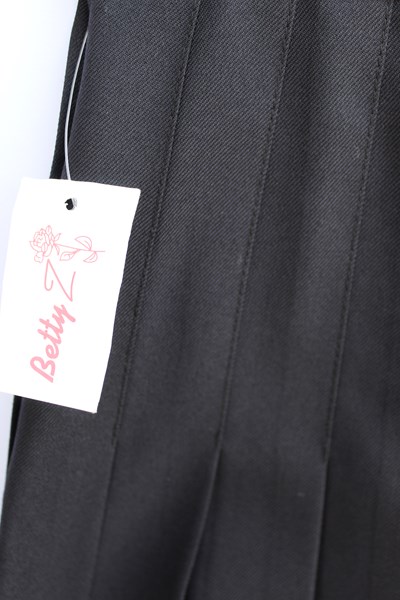 חצאית פליסה BETTY Z המקורי מארה"ב דגם 'וואל'' בצבע כחול / שחור